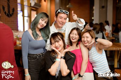 ภาพบรรยากาศคอนเสิร์ต Atom ที่ร้าน Happy Fish Asiatique — photo 98