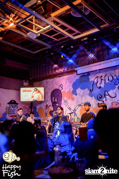 ภาพบรรยากาศคอนเสิร์ต Atom ที่ร้าน Happy Fish Asiatique — photo 123