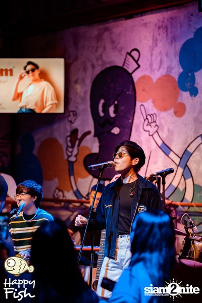 ภาพบรรยากาศคอนเสิร์ต Atom ที่ร้าน Happy Fish Asiatique — photo 124