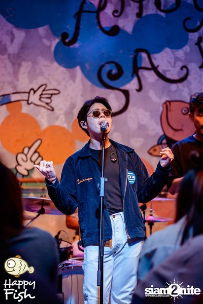 ภาพบรรยากาศคอนเสิร์ต Atom ที่ร้าน Happy Fish Asiatique — photo 126