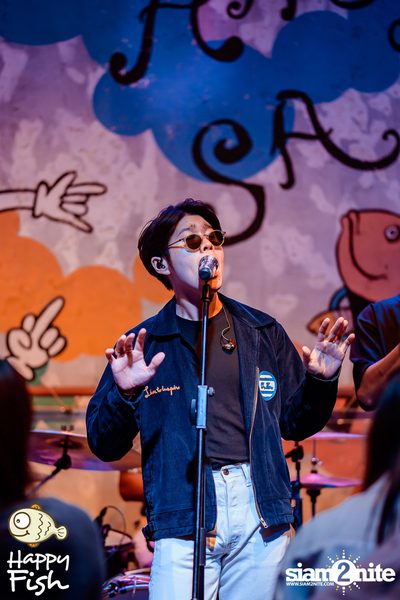 ภาพบรรยากาศคอนเสิร์ต Atom ที่ร้าน Happy Fish Asiatique — photo 127