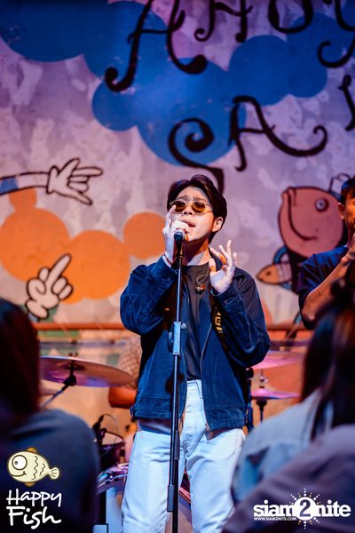 ภาพบรรยากาศคอนเสิร์ต Atom ที่ร้าน Happy Fish Asiatique — photo 128