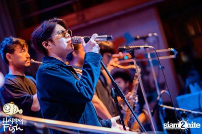 ภาพบรรยากาศคอนเสิร์ต Atom ที่ร้าน Happy Fish Asiatique — photo 129