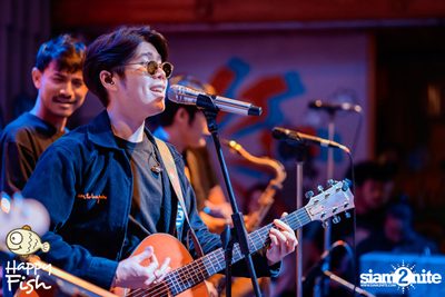 ภาพบรรยากาศคอนเสิร์ต Atom ที่ร้าน Happy Fish Asiatique — photo 130