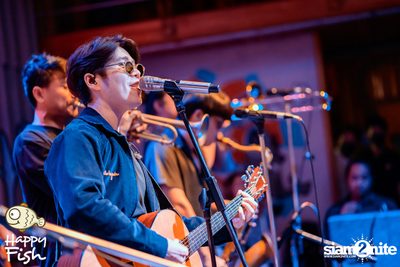ภาพบรรยากาศคอนเสิร์ต Atom ที่ร้าน Happy Fish Asiatique — photo 131