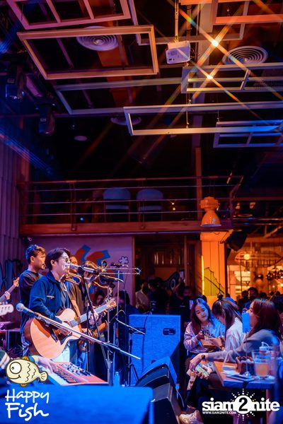 ภาพบรรยากาศคอนเสิร์ต Atom ที่ร้าน Happy Fish Asiatique — photo 132
