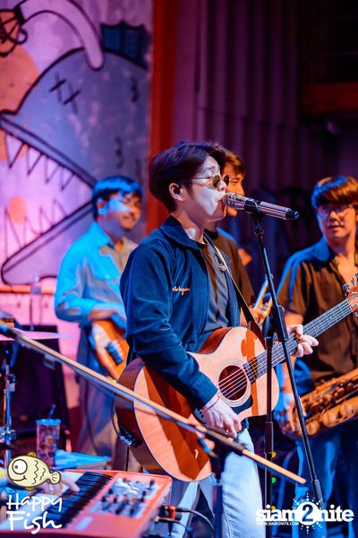 ภาพบรรยากาศคอนเสิร์ต Atom ที่ร้าน Happy Fish Asiatique — photo 133