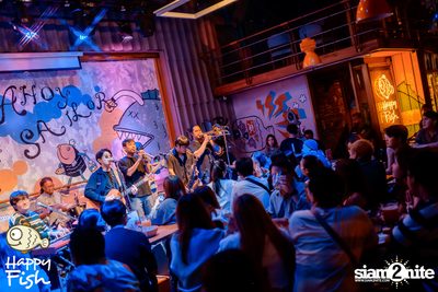 ภาพบรรยากาศคอนเสิร์ต Atom ที่ร้าน Happy Fish Asiatique — photo 134