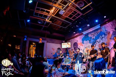 ภาพบรรยากาศคอนเสิร์ต Atom ที่ร้าน Happy Fish Asiatique — photo 139