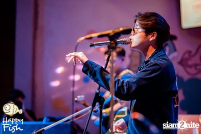 ภาพบรรยากาศคอนเสิร์ต Atom ที่ร้าน Happy Fish Asiatique — photo 141