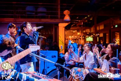 ภาพบรรยากาศคอนเสิร์ต Atom ที่ร้าน Happy Fish Asiatique — photo 148