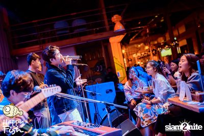 ภาพบรรยากาศคอนเสิร์ต Atom ที่ร้าน Happy Fish Asiatique — photo 149