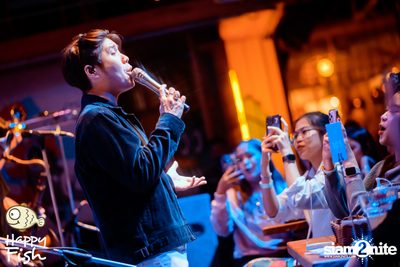 ภาพบรรยากาศคอนเสิร์ต Atom ที่ร้าน Happy Fish Asiatique — photo 150