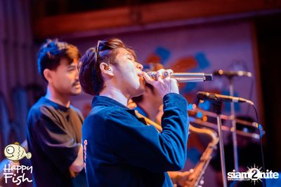 ภาพบรรยากาศคอนเสิร์ต Atom ที่ร้าน Happy Fish Asiatique — photo 152