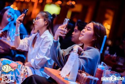 ภาพบรรยากาศคอนเสิร์ต Atom ที่ร้าน Happy Fish Asiatique — photo 153