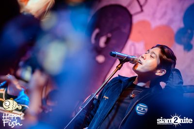ภาพบรรยากาศคอนเสิร์ต Atom ที่ร้าน Happy Fish Asiatique — photo 156