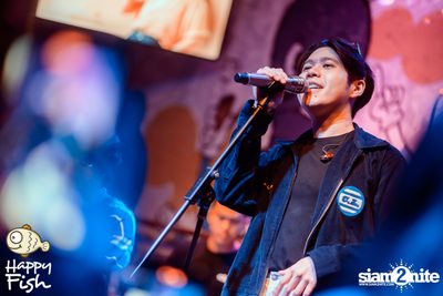 ภาพบรรยากาศคอนเสิร์ต Atom ที่ร้าน Happy Fish Asiatique — photo 157