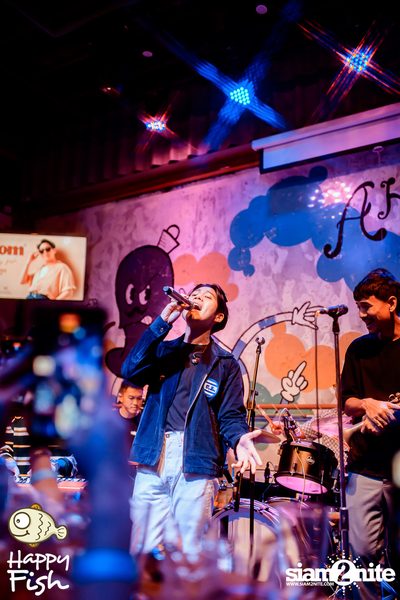 ภาพบรรยากาศคอนเสิร์ต Atom ที่ร้าน Happy Fish Asiatique — photo 162
