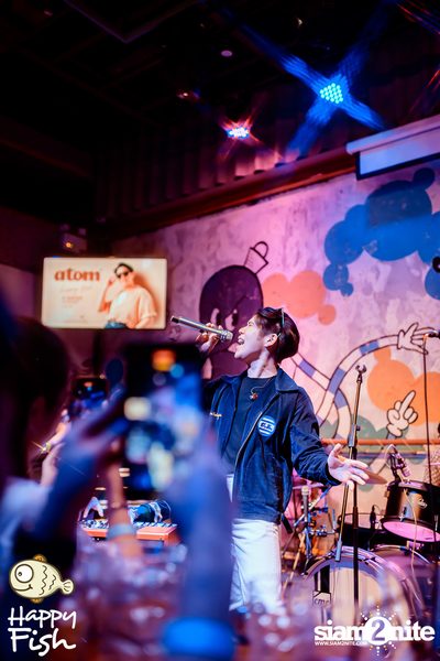 ภาพบรรยากาศคอนเสิร์ต Atom ที่ร้าน Happy Fish Asiatique — photo 164