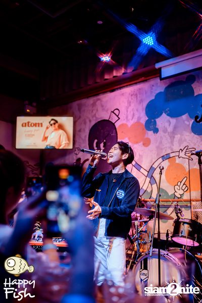 ภาพบรรยากาศคอนเสิร์ต Atom ที่ร้าน Happy Fish Asiatique — photo 165