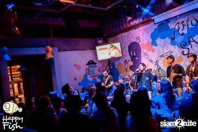 ภาพบรรยากาศคอนเสิร์ต Atom ที่ร้าน Happy Fish Asiatique — photo 166