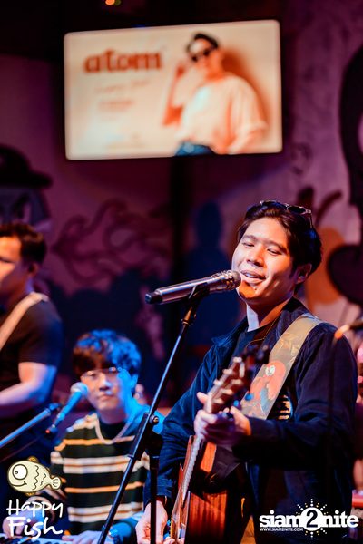 ภาพบรรยากาศคอนเสิร์ต Atom ที่ร้าน Happy Fish Asiatique — photo 168