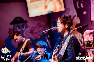 ภาพบรรยากาศคอนเสิร์ต Atom ที่ร้าน Happy Fish Asiatique — photo 169