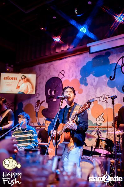 ภาพบรรยากาศคอนเสิร์ต Atom ที่ร้าน Happy Fish Asiatique — photo 170