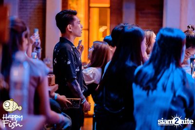 ภาพบรรยากาศคอนเสิร์ต Atom ที่ร้าน Happy Fish Asiatique — photo 172