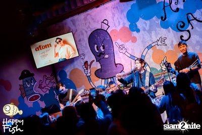 ภาพบรรยากาศคอนเสิร์ต Atom ที่ร้าน Happy Fish Asiatique — photo 176