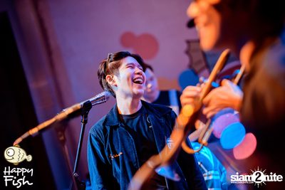 ภาพบรรยากาศคอนเสิร์ต Atom ที่ร้าน Happy Fish Asiatique — photo 178