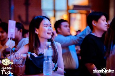 ภาพบรรยากาศคอนเสิร์ต Atom ที่ร้าน Happy Fish Asiatique — photo 180