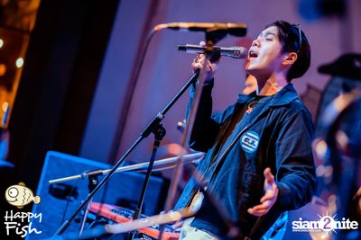 ภาพบรรยากาศคอนเสิร์ต Atom ที่ร้าน Happy Fish Asiatique — photo 182
