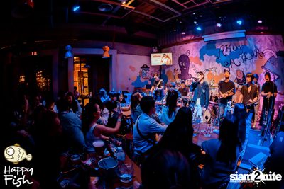 ภาพบรรยากาศคอนเสิร์ต Atom ที่ร้าน Happy Fish Asiatique — photo 184