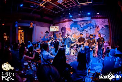 ภาพบรรยากาศคอนเสิร์ต Atom ที่ร้าน Happy Fish Asiatique — photo 186