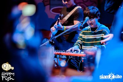 ภาพบรรยากาศคอนเสิร์ต Atom ที่ร้าน Happy Fish Asiatique — photo 189