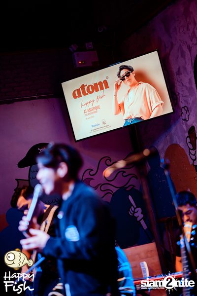 ภาพบรรยากาศคอนเสิร์ต Atom ที่ร้าน Happy Fish Asiatique — photo 191