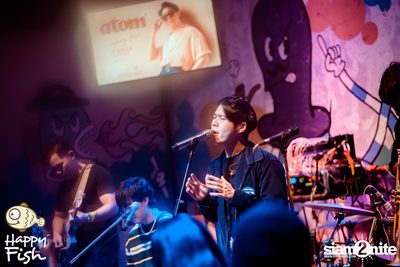 ภาพบรรยากาศคอนเสิร์ต Atom ที่ร้าน Happy Fish Asiatique — photo 193