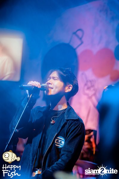 ภาพบรรยากาศคอนเสิร์ต Atom ที่ร้าน Happy Fish Asiatique — photo 194