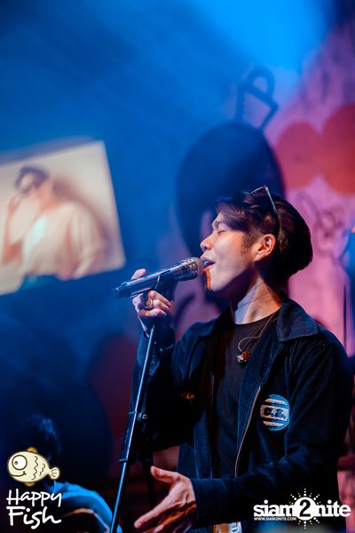 ภาพบรรยากาศคอนเสิร์ต Atom ที่ร้าน Happy Fish Asiatique — photo 195