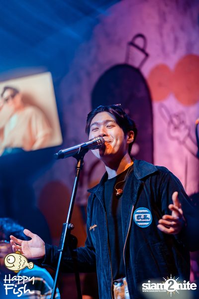 ภาพบรรยากาศคอนเสิร์ต Atom ที่ร้าน Happy Fish Asiatique — photo 196