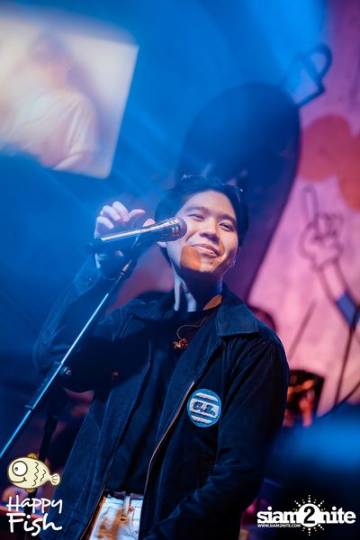 ภาพบรรยากาศคอนเสิร์ต Atom ที่ร้าน Happy Fish Asiatique — photo 197
