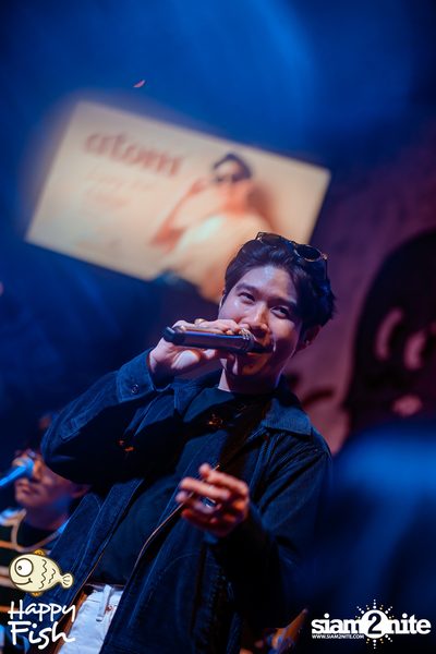 ภาพบรรยากาศคอนเสิร์ต Atom ที่ร้าน Happy Fish Asiatique — photo 199