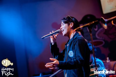 ภาพบรรยากาศคอนเสิร์ต Atom ที่ร้าน Happy Fish Asiatique — photo 200