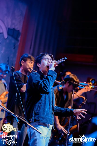 ภาพบรรยากาศคอนเสิร์ต Atom ที่ร้าน Happy Fish Asiatique — photo 201