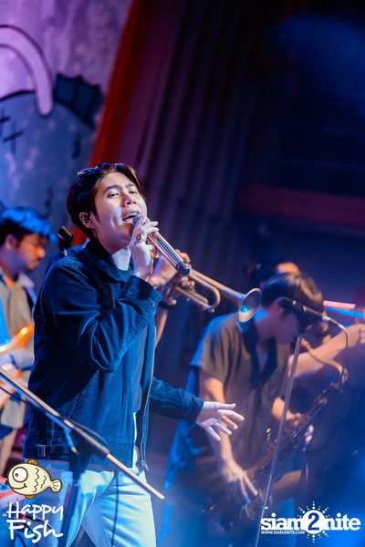 ภาพบรรยากาศคอนเสิร์ต Atom ที่ร้าน Happy Fish Asiatique — photo 202