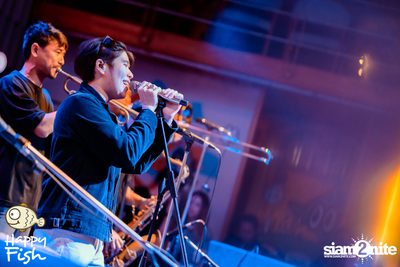 ภาพบรรยากาศคอนเสิร์ต Atom ที่ร้าน Happy Fish Asiatique — photo 203
