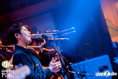 ภาพบรรยากาศคอนเสิร์ต Atom ที่ร้าน Happy Fish Asiatique — photo 204