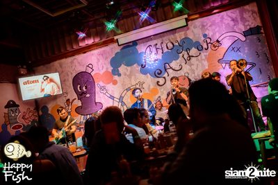 ภาพบรรยากาศคอนเสิร์ต Atom ที่ร้าน Happy Fish Asiatique — photo 207