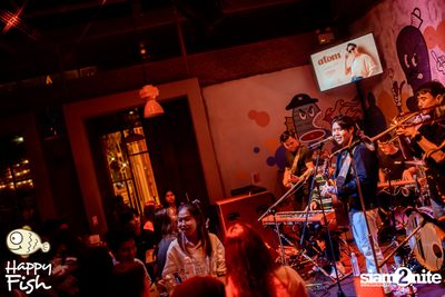 ภาพบรรยากาศคอนเสิร์ต Atom ที่ร้าน Happy Fish Asiatique — photo 209